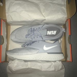 W Nike Odyssey React 2 Flyknit Sneakers